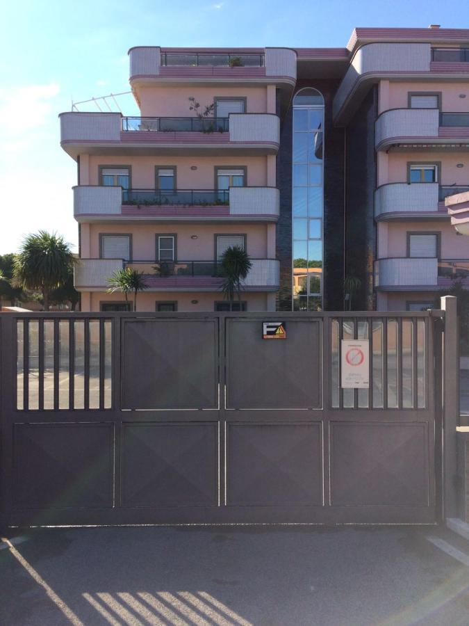 Appartamento Victoria Con Parcheggio Privato Civitavecchia Luaran gambar