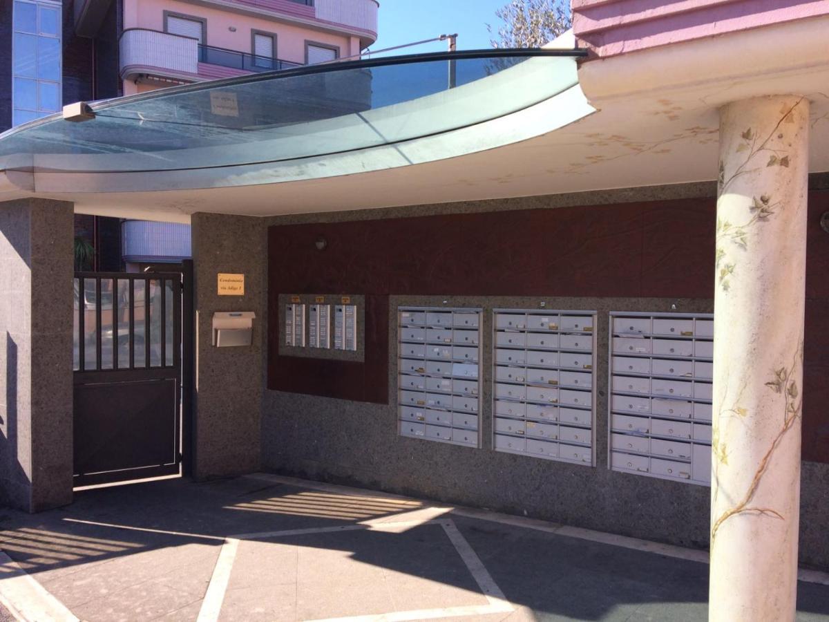 Appartamento Victoria Con Parcheggio Privato Civitavecchia Luaran gambar